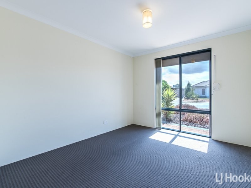 7 Mannhein Crescent, Piara Waters WA 6112