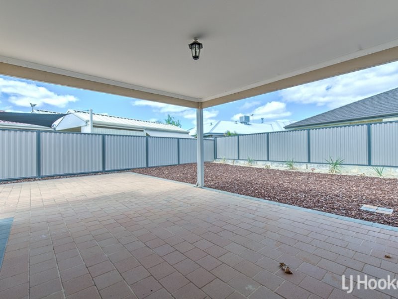 7 Mannhein Crescent, Piara Waters WA 6112