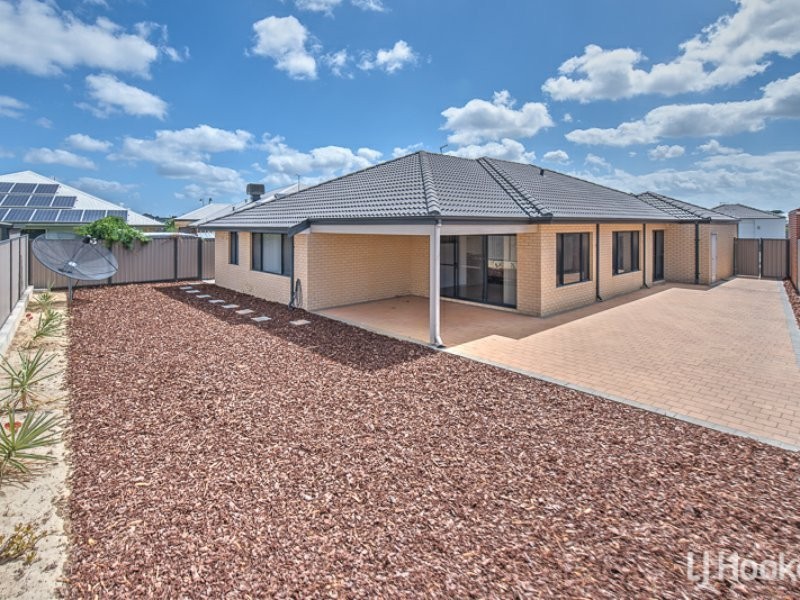 7 Mannhein Crescent, Piara Waters WA 6112