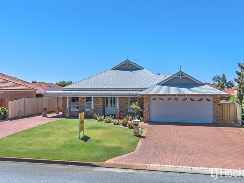 32 Chatsworth Gate, Canning Vale WA 6155