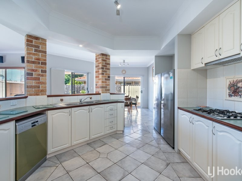 32 Chatsworth Gate, Canning Vale WA 6155