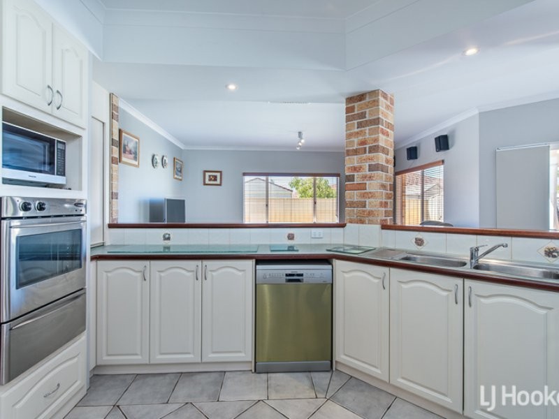 32 Chatsworth Gate, Canning Vale WA 6155