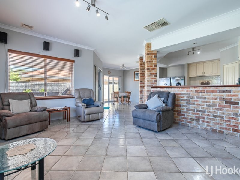 32 Chatsworth Gate, Canning Vale WA 6155