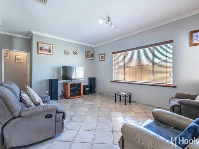 32 Chatsworth Gate, Canning Vale WA 6155