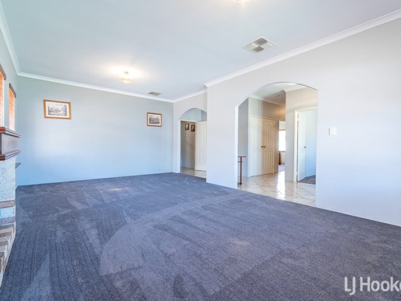 32 Chatsworth Gate, Canning Vale WA 6155