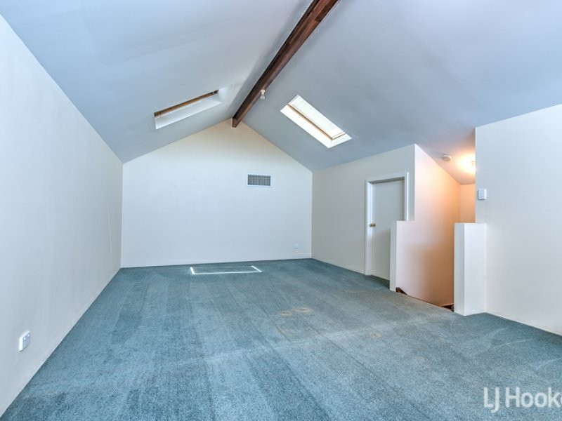 32 Chatsworth Gate, Canning Vale WA 6155