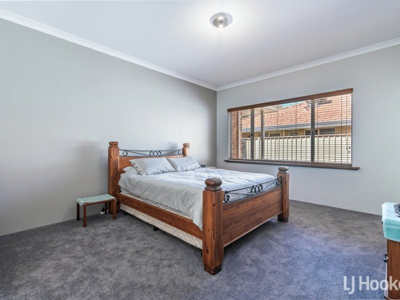 32 Chatsworth Gate, Canning Vale WA 6155