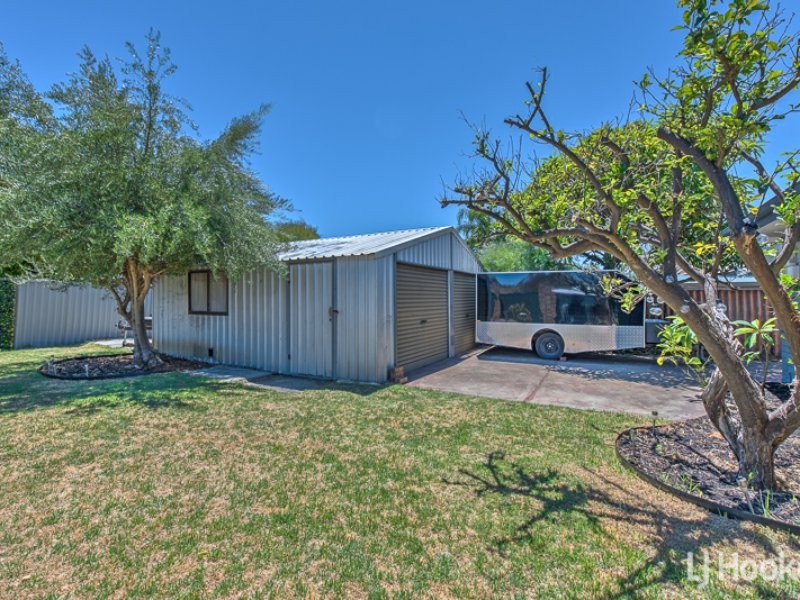 82 Connemara Drive, Thornlie WA 6108