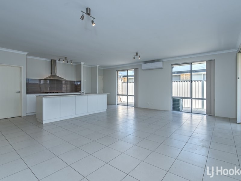 18 Petrona Crescent, Piara Waters WA 6112