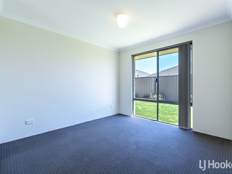 18 Petrona Crescent, Piara Waters WA 6112