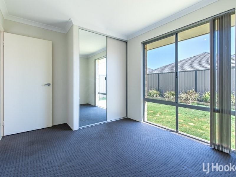 18 Petrona Crescent, Piara Waters WA 6112