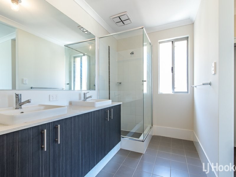 18 Petrona Crescent, Piara Waters WA 6112