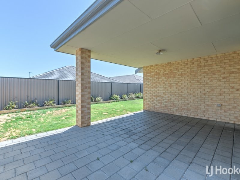 18 Petrona Crescent, Piara Waters WA 6112