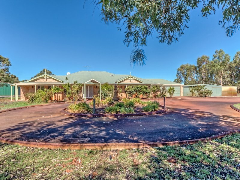 18 Meadows Way, Oakford WA 6121