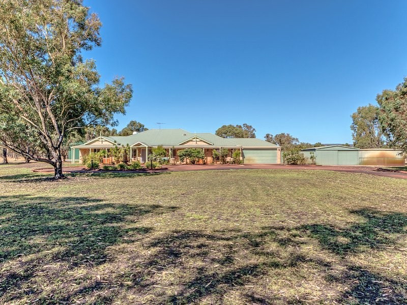 18 Meadows Way, Oakford WA 6121