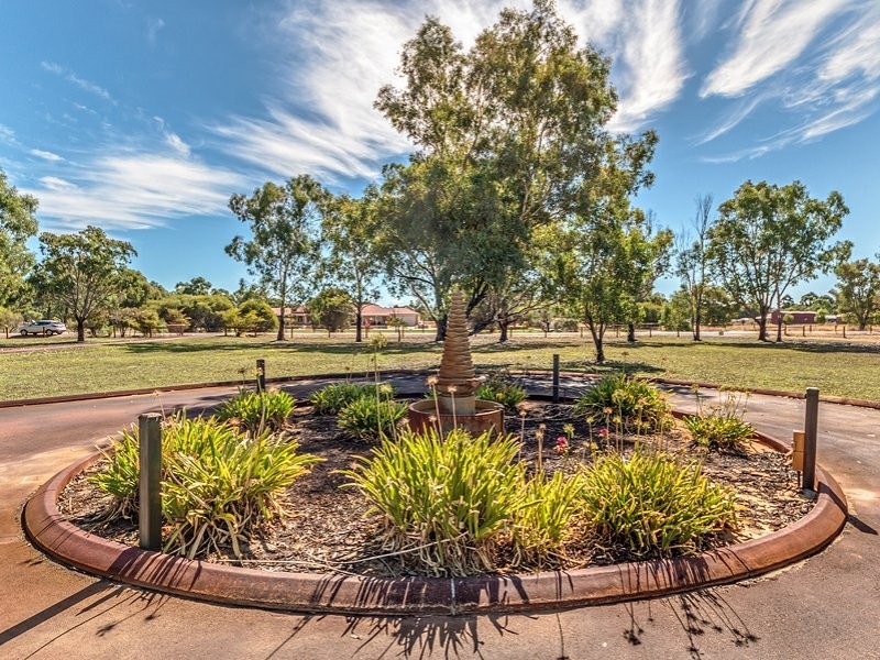 18 Meadows Way, Oakford WA 6121
