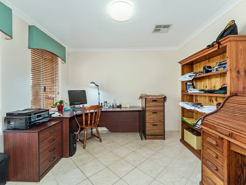 18 Meadows Way, Oakford WA 6121