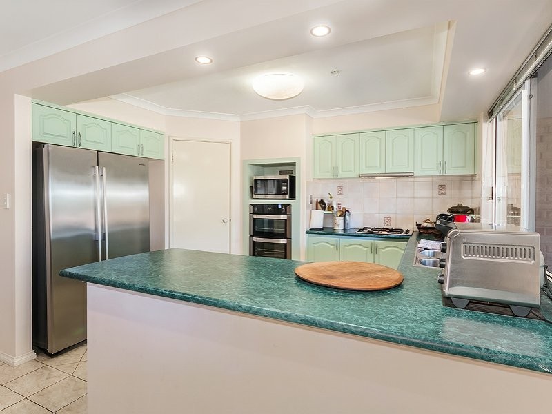 18 Meadows Way, Oakford WA 6121