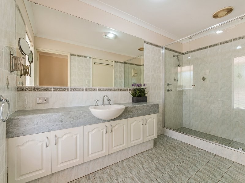 18 Meadows Way, Oakford WA 6121