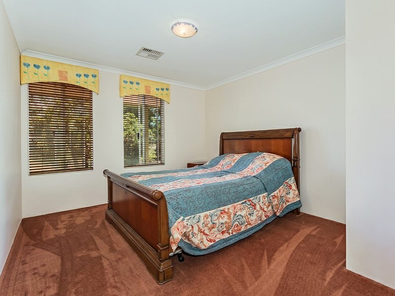 18 Meadows Way, Oakford WA 6121