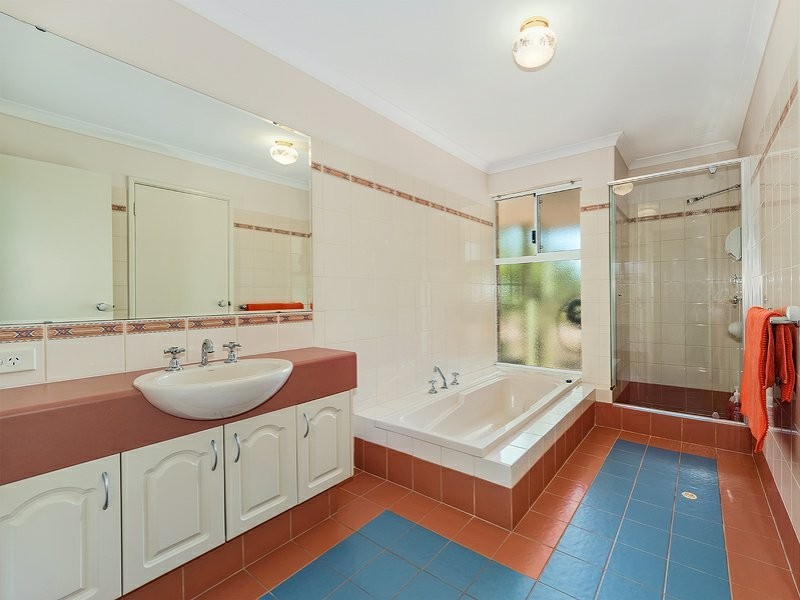 18 Meadows Way, Oakford WA 6121