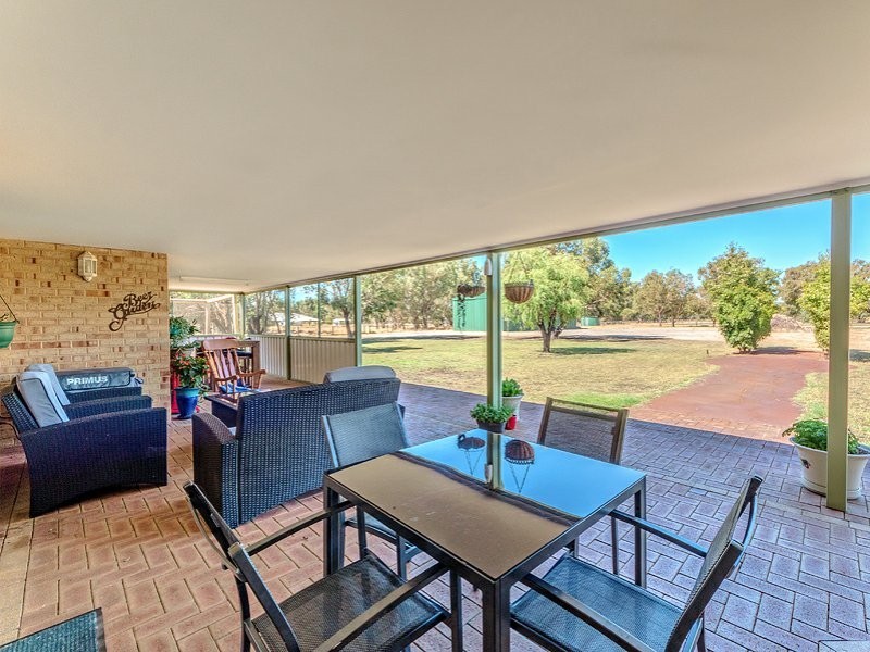 18 Meadows Way, Oakford WA 6121