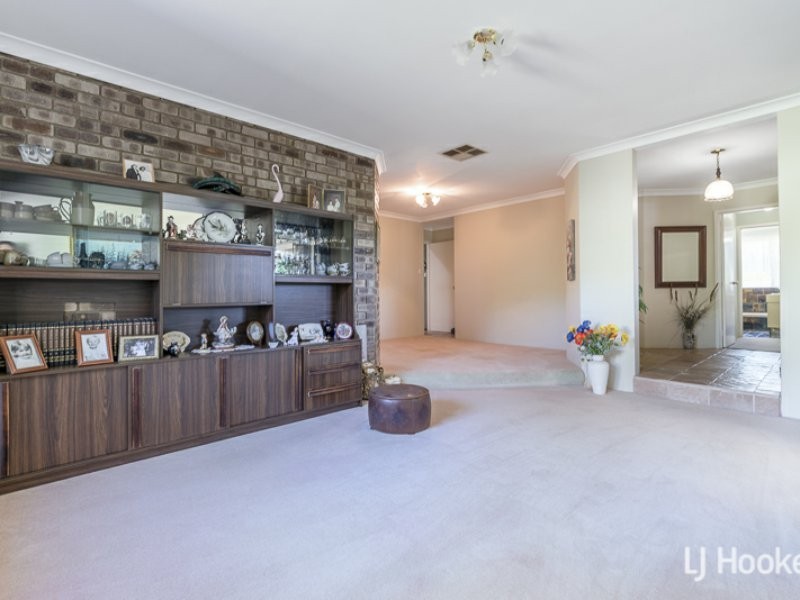 18 Honeysuckle Place, Thornlie WA 6108