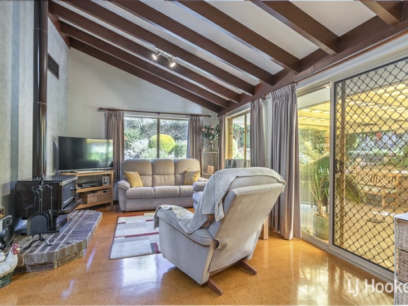 18 Honeysuckle Place, Thornlie WA 6108