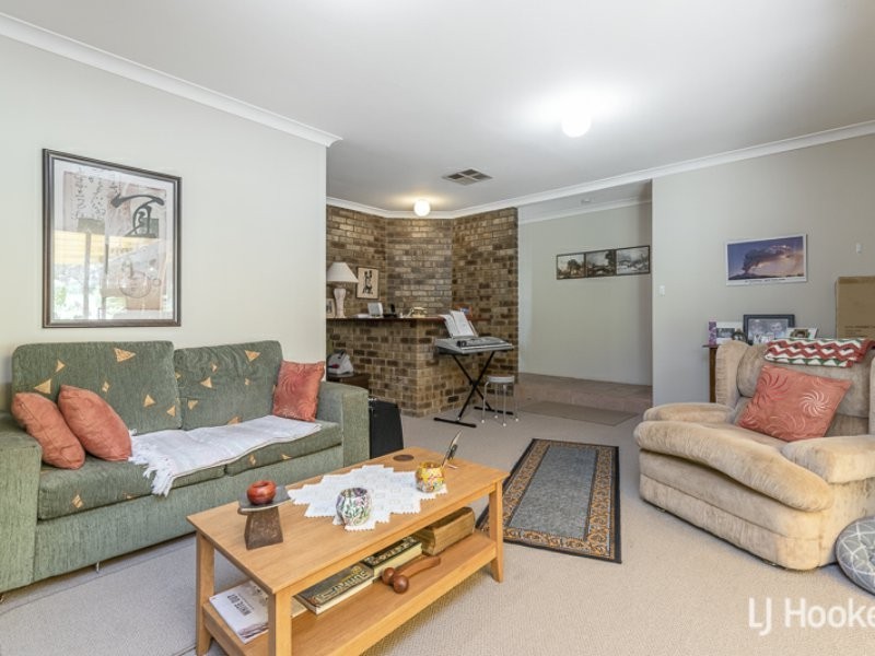 18 Honeysuckle Place, Thornlie WA 6108