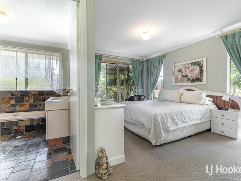 18 Honeysuckle Place, Thornlie WA 6108