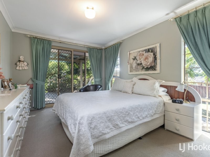 18 Honeysuckle Place, Thornlie WA 6108