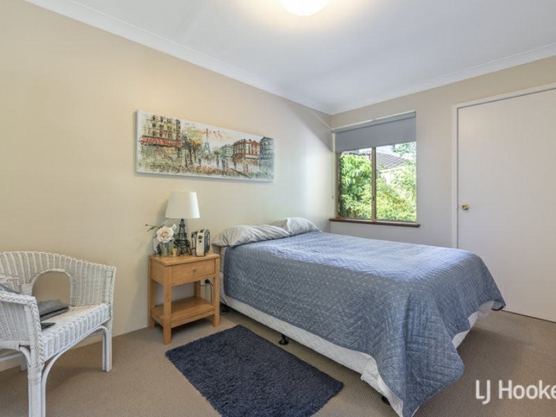 18 Honeysuckle Place, Thornlie WA 6108