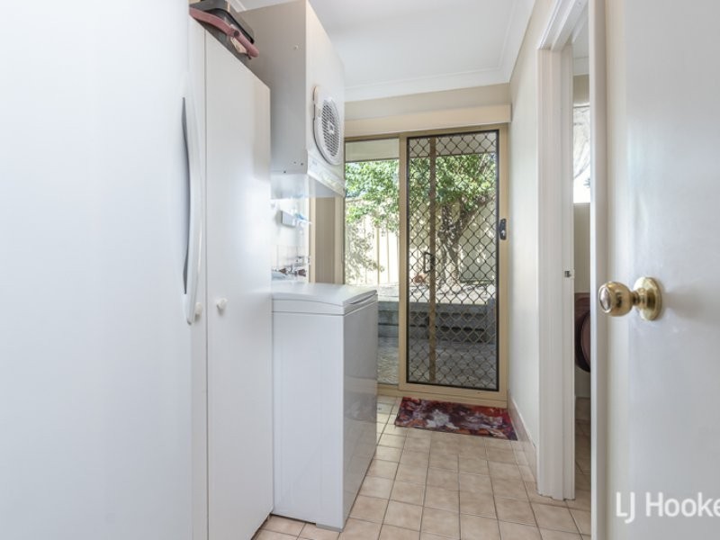 18 Honeysuckle Place, Thornlie WA 6108