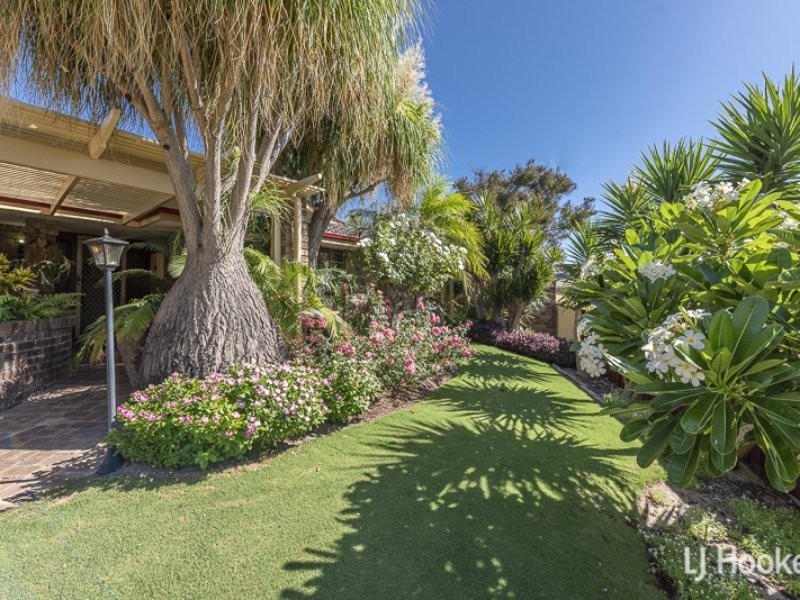 18 Honeysuckle Place, Thornlie WA 6108