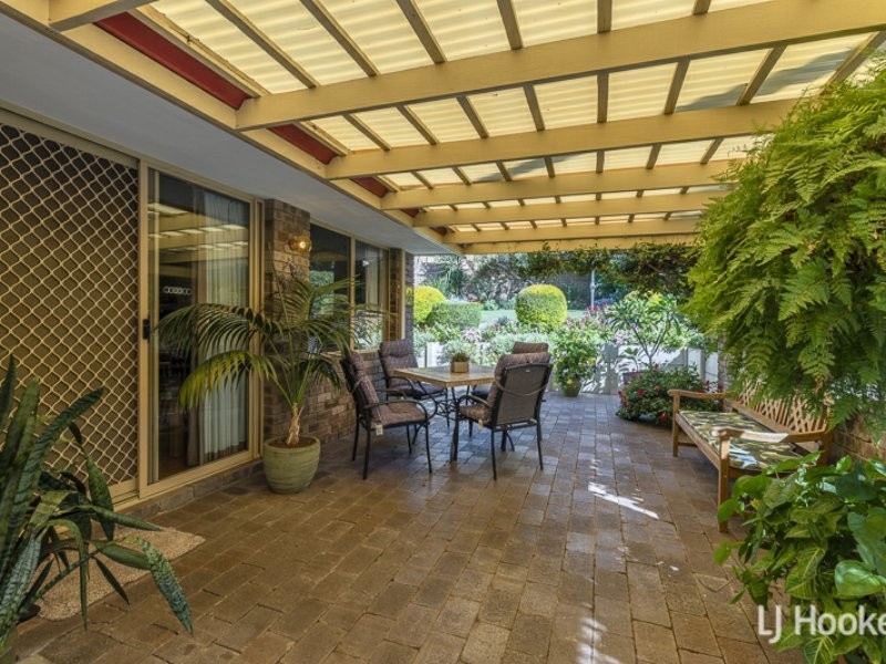 18 Honeysuckle Place, Thornlie WA 6108
