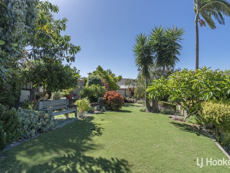 18 Honeysuckle Place, Thornlie WA 6108