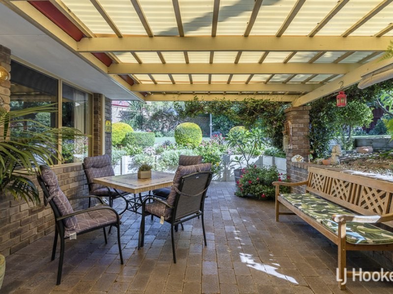 18 Honeysuckle Place, Thornlie WA 6108