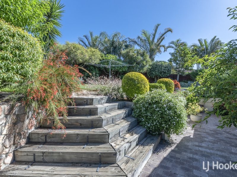 18 Honeysuckle Place, Thornlie WA 6108