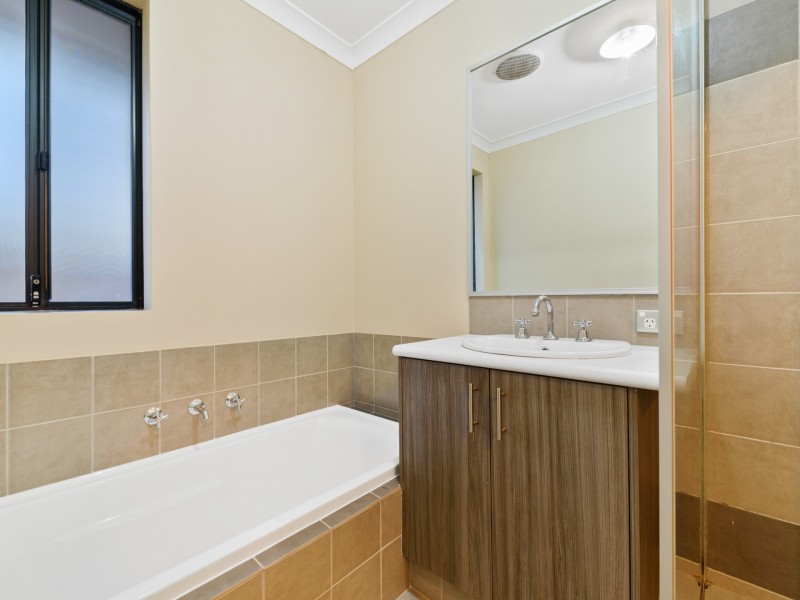 12 Hodgkinson Turn, Canning Vale WA 6155