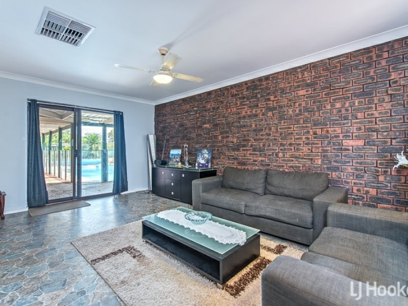 4 Dunnell Street, Maddington WA 6109