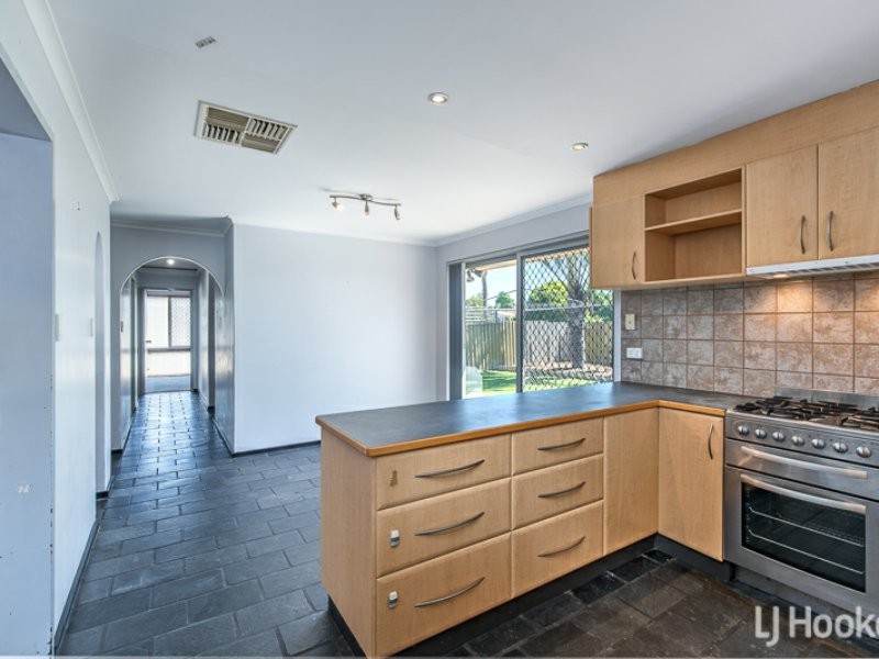 8 Tullamore Avenue, Thornlie WA 6108