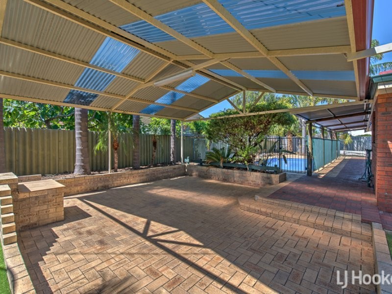 8 Tullamore Avenue, Thornlie WA 6108