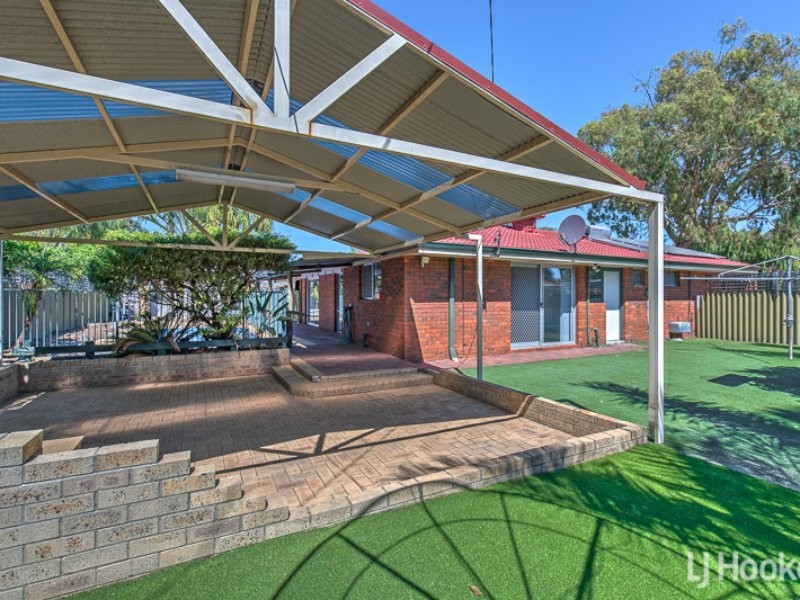 8 Tullamore Avenue, Thornlie WA 6108