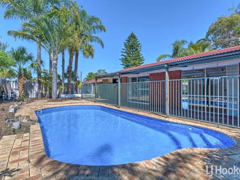 8 Tullamore Avenue, Thornlie WA 6108