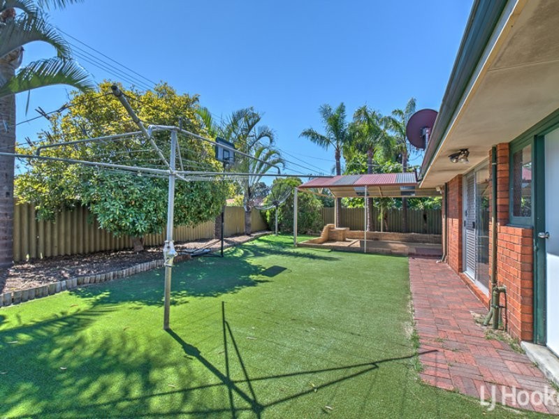 8 Tullamore Avenue, Thornlie WA 6108