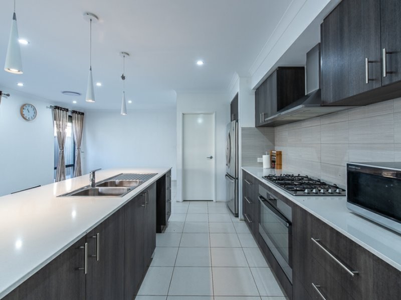 31 Carbeen View, Piara Waters WA 6112