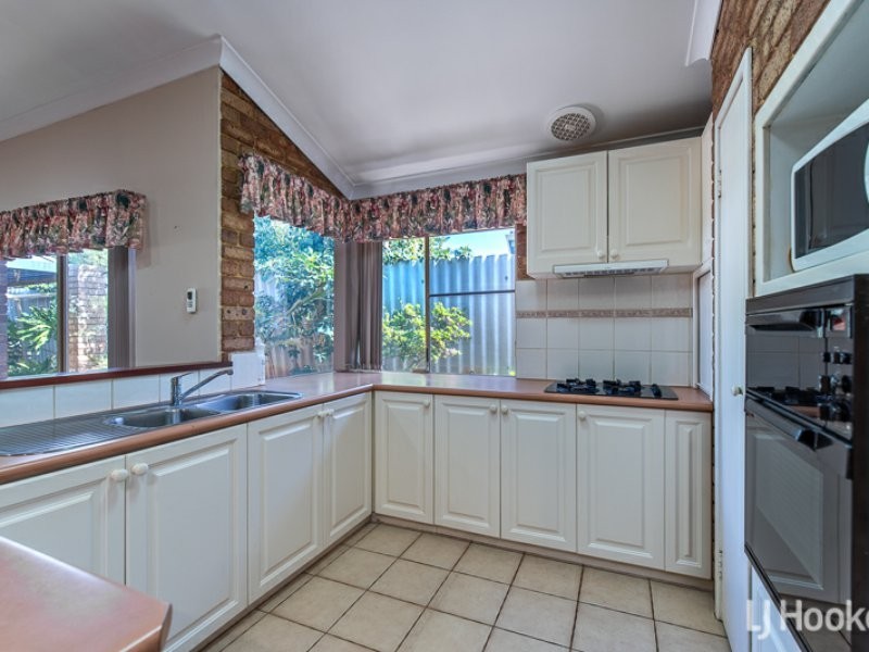 8 Cavalier Court, Thornlie WA 6108