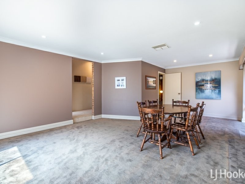 8 Cavalier Court, Thornlie WA 6108