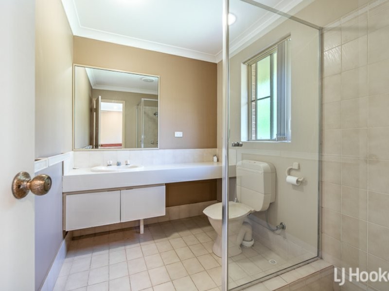 8 Cavalier Court, Thornlie WA 6108