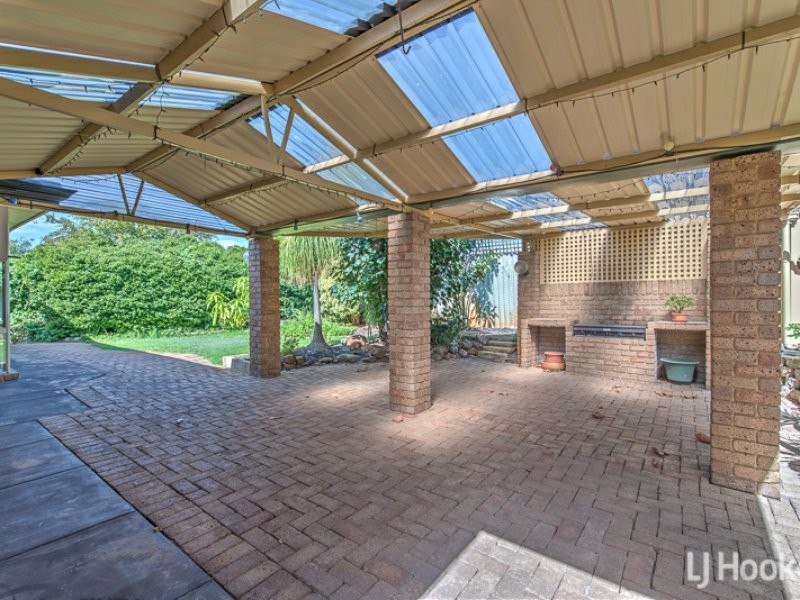 8 Cavalier Court, Thornlie WA 6108